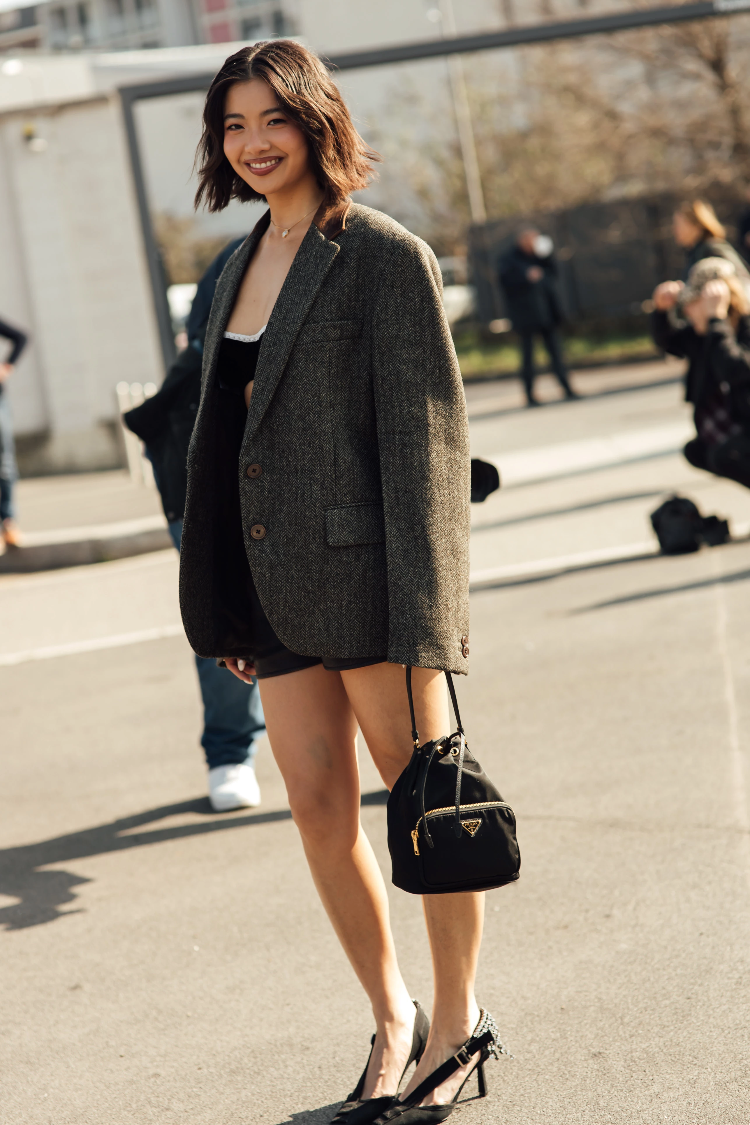 Попелястий піджак: чудова заміна традиційному чорному блейзеру.
4