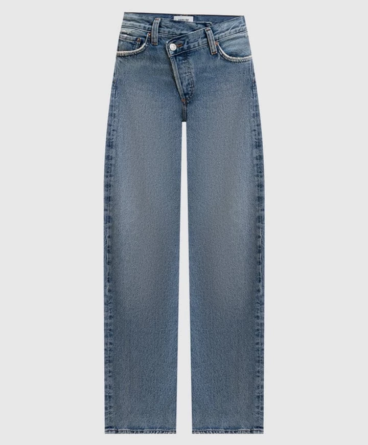 Ці джинси – must-have у всіх стильних людей.
5