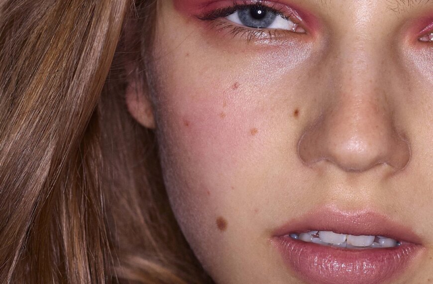 Коли краще мити голову: вранці чи ввечері?