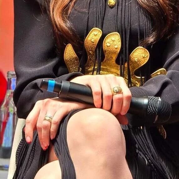 Головна 209 Мікрофренч кольору рубіна від Енн Гетевей підтверджує: важливі нюанси.