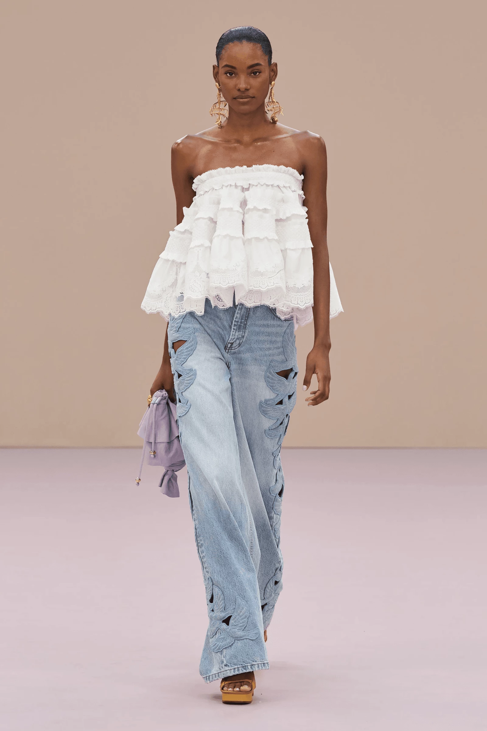 Головна 227 Штани кльош у стилі 70-х знову в моді: гід по головному літньому…