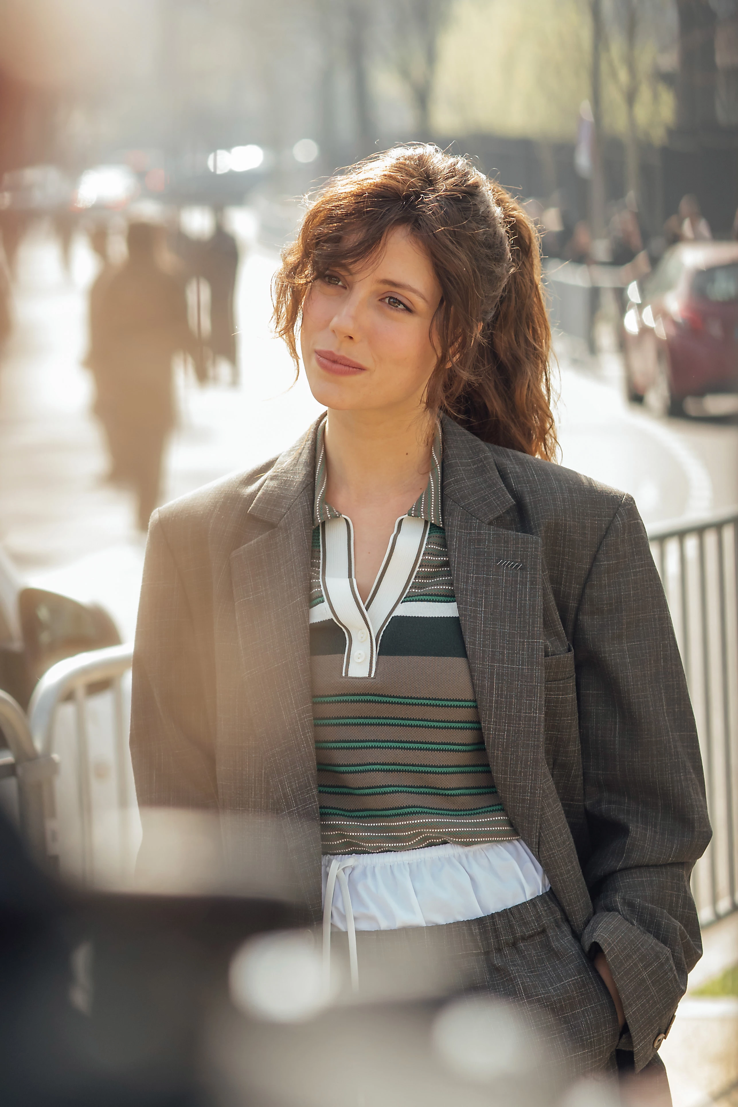 Попелястий піджак: чудова заміна традиційному чорному блейзеру.
0