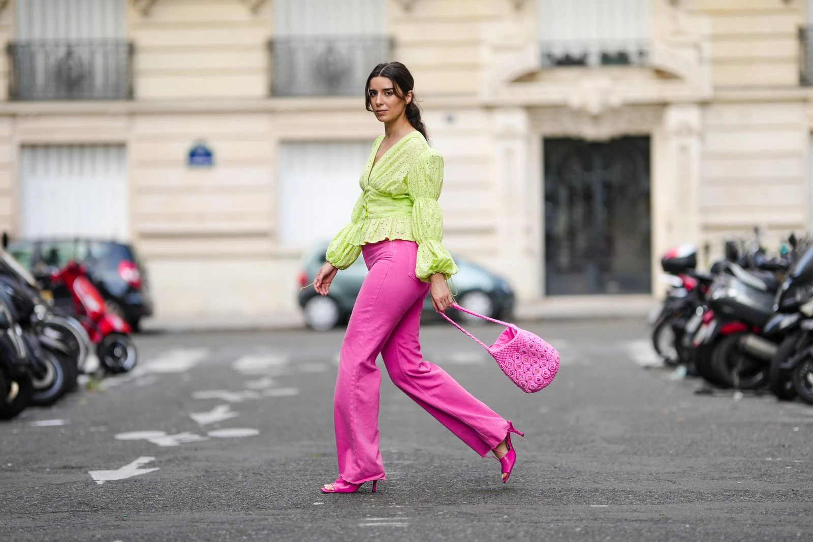 Головна 196 Джинси інших відтінків: 4 альтернативи синьому, що сподобаються стильним жінкам.