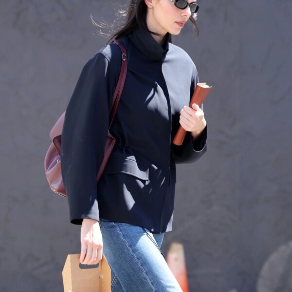 Тенденція весни-літа 2026: сумка з відкидним верхом, як у Кендалл Дженнер