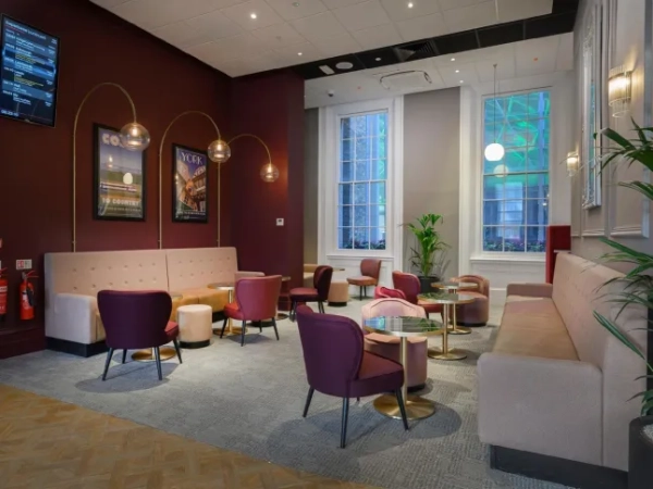 Зал очікування першого класу LNER на станції Кінгс-Крос у Лондоні