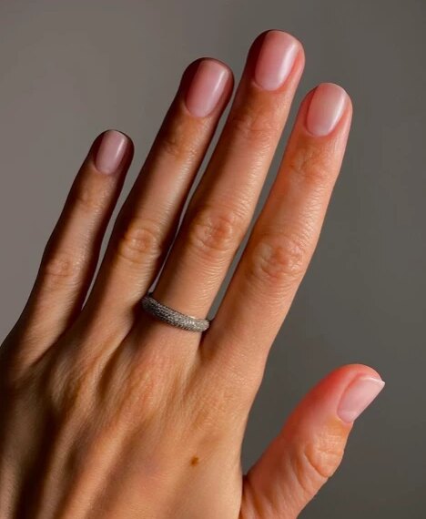 Нечіткі нігті: головний весняний тренд манікюру 2026.