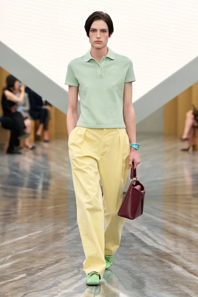 Поло з 90-х повернулось: модно носимо у 2026-му. 38 Поло з 90-х повернулось: модно носимо у 2026-му. 9