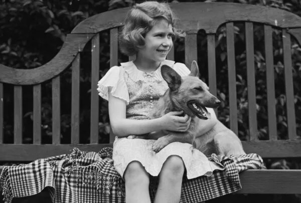 Найчарівніші дитячі знімки королеви Єлизавети II