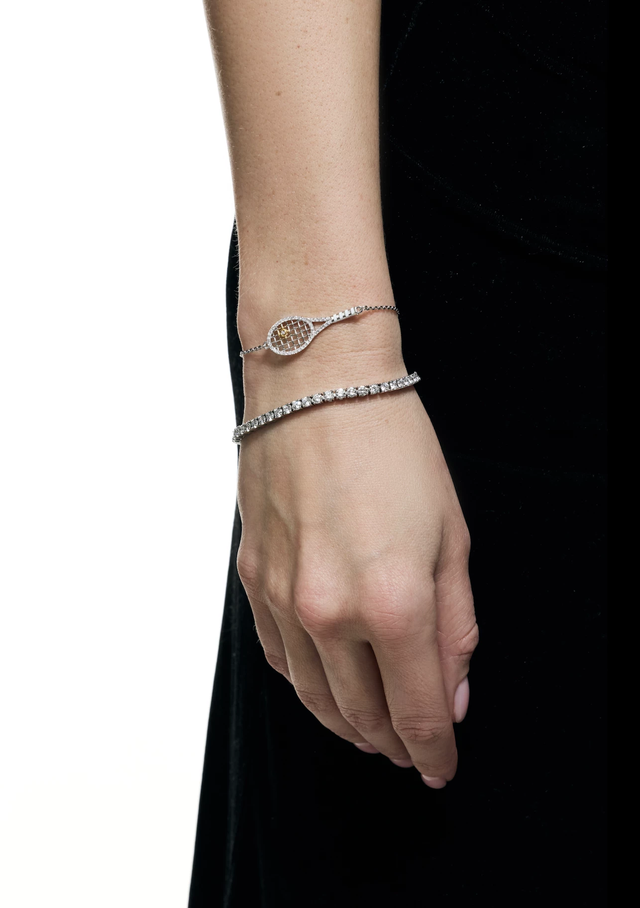 Топ бренд місяця: Gravico – ювелірні вироби, що перегукуються з сьогоденням.
4