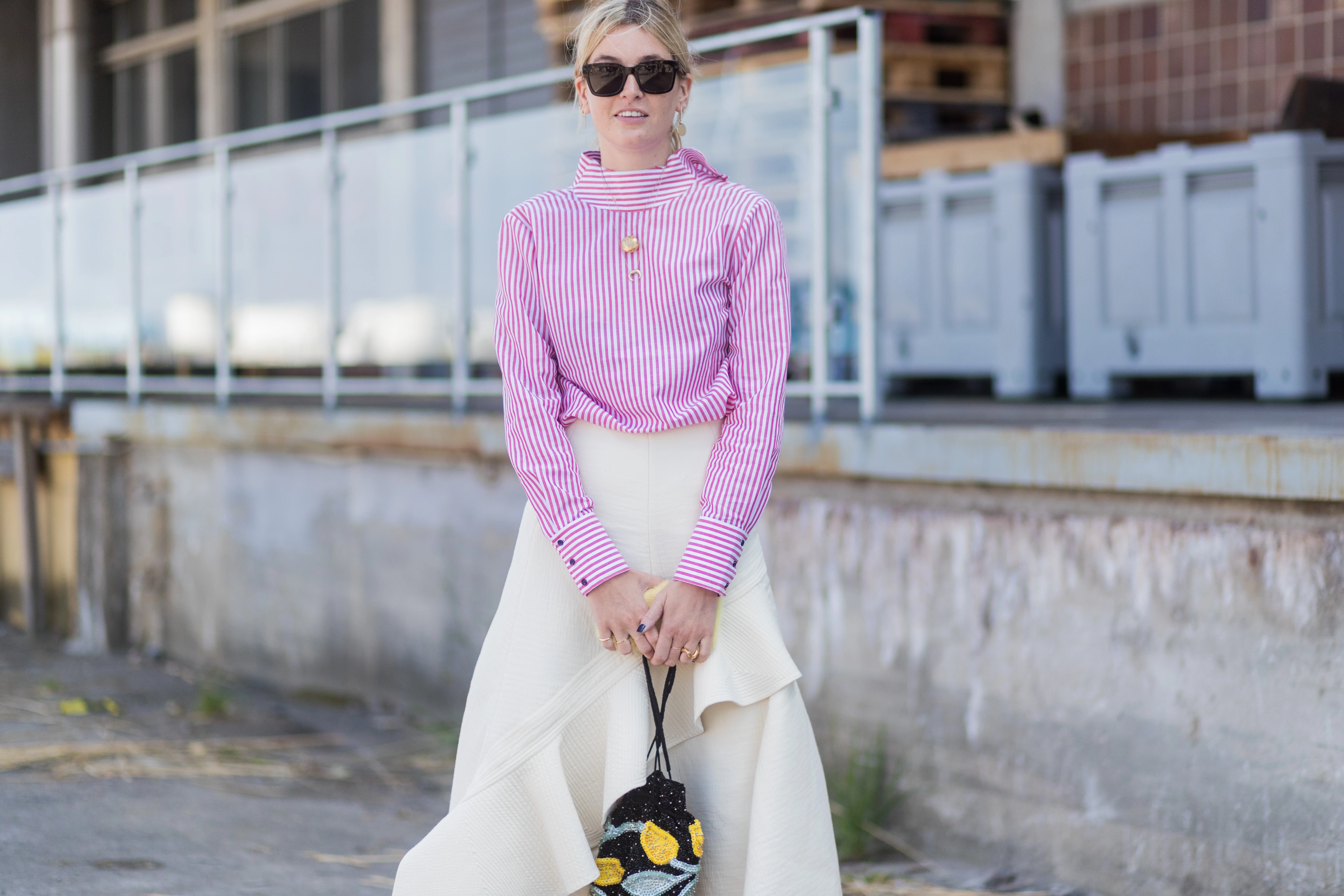 Трендова сорочка весни 2026: не біла база
4