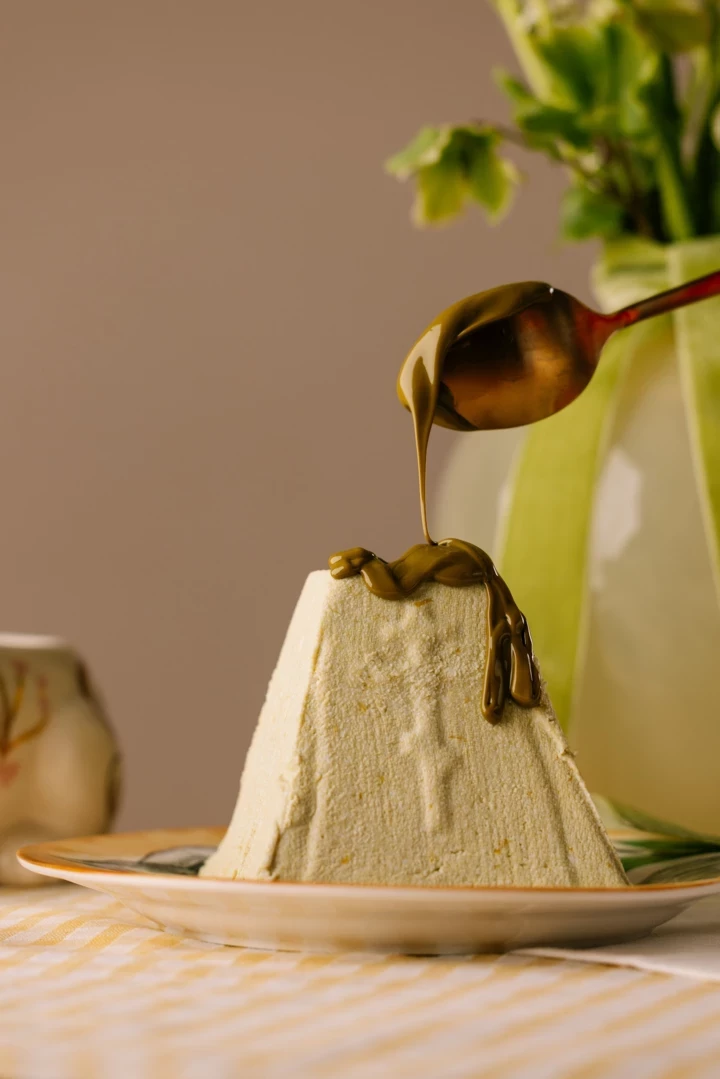 Паска сирна холодна: вражаюча великодня страва
17