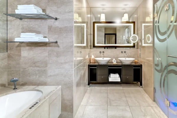 Цей європейський готель має спа-центр у хмарочосі з видом на річку, який коштує всього 30 фунтів стерлінгів. 10