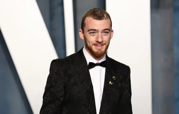 "Ейфорія": Як вшанують пам'ять Феско після смерті Ангуса Клауда? Культурні події 3 сезону 1