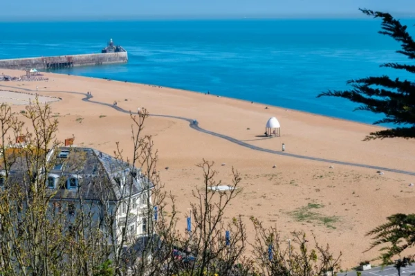 Головна 215 «Чарівне» британське місто з 5 пляжами, розташоване лише за 58 хвилин від…