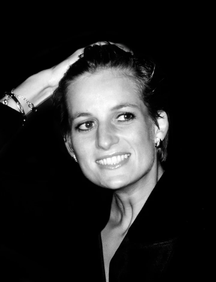 Сем Макнайт: життєпис славетного перукаря, що сформував вигляд принцеси Діани 10 Сем Макнайт: життєпис славетного перукаря, що сформував вигляд принцеси Діани
1