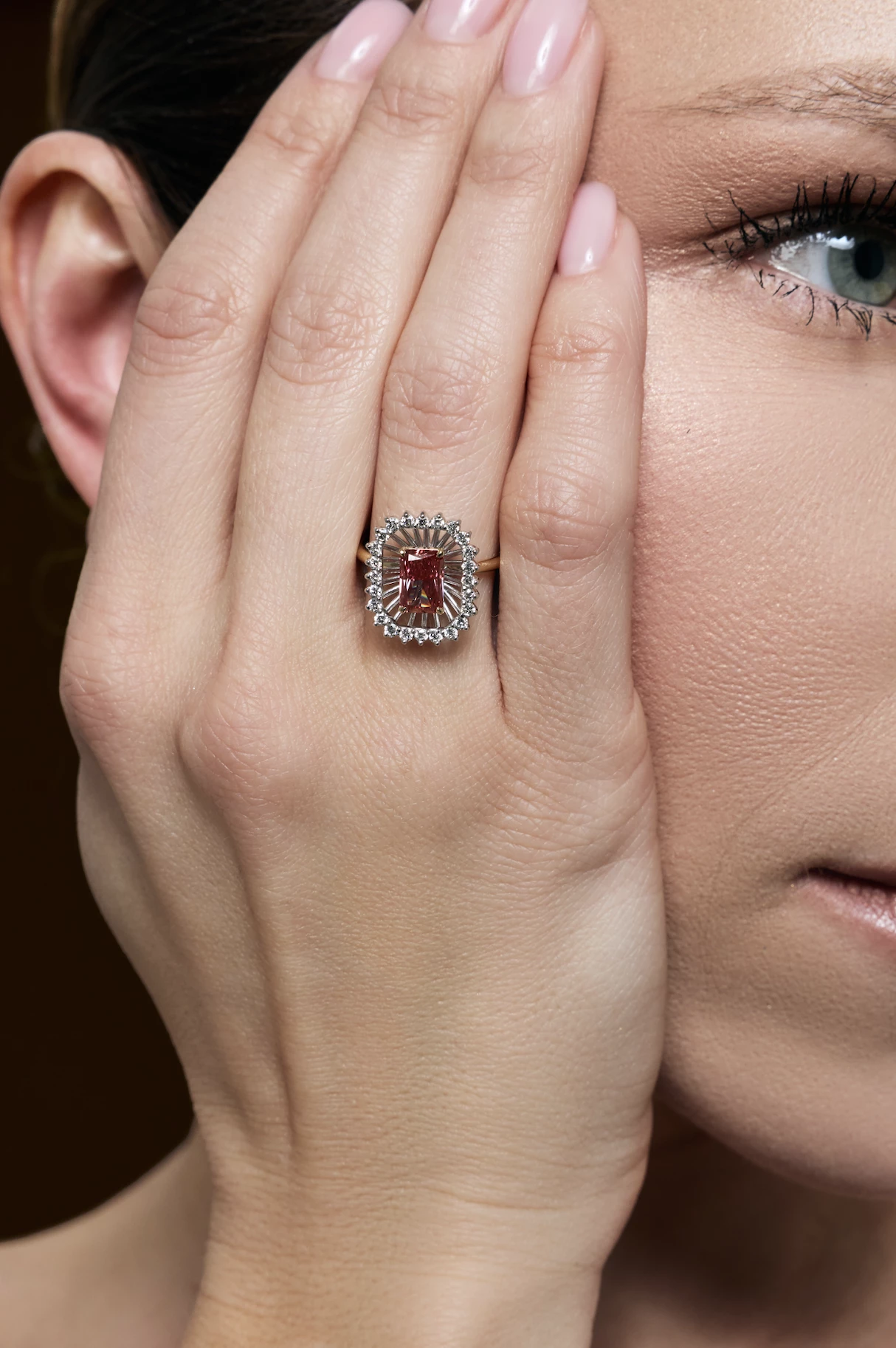 Топ бренд місяця: Gravico – ювелірні вироби, що перегукуються з сьогоденням.
8