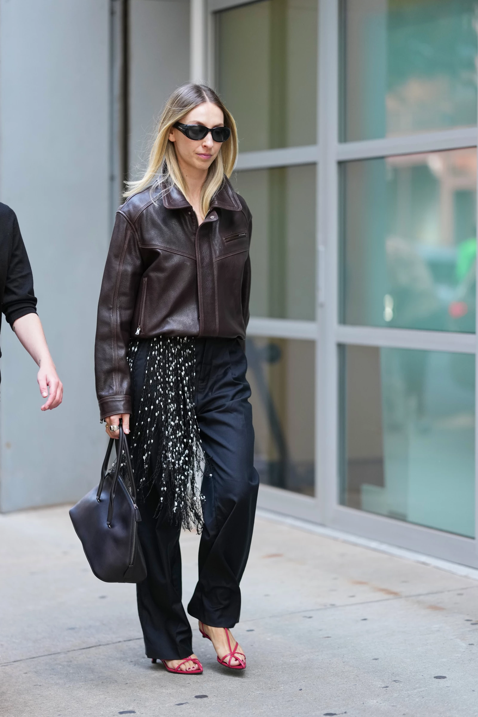 Трендовий комфорт 2026: штани на заміну звичним джинсам
5