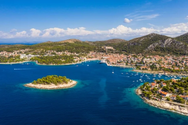 Найкращі альтернативи Санторіні та Міконосу, які дешевші та все ще знаходяться в Європі 10