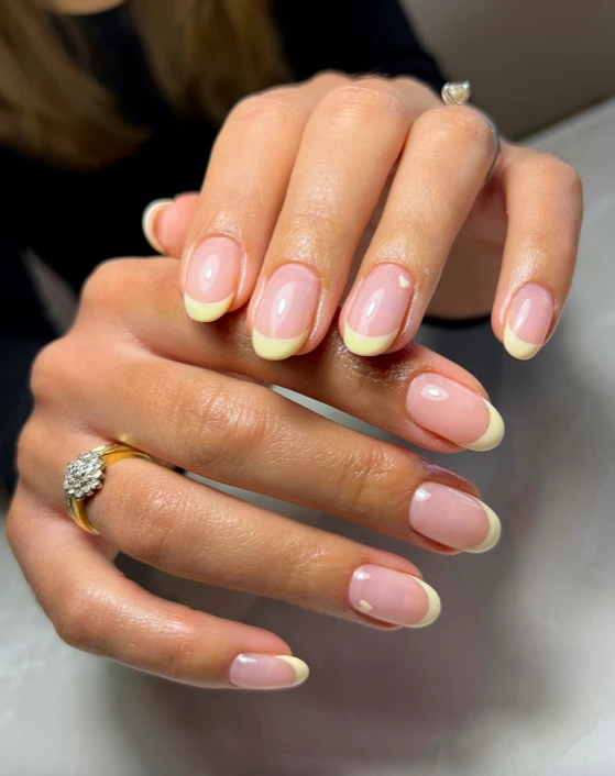 Ніжні відтінки на нігтях – must-have краси весни '26 13