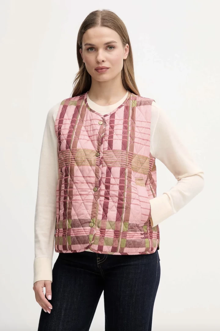 Жилет – трендовий замінник куртки-бомбер, що зараз у фаворі у стильних дівчат.
6