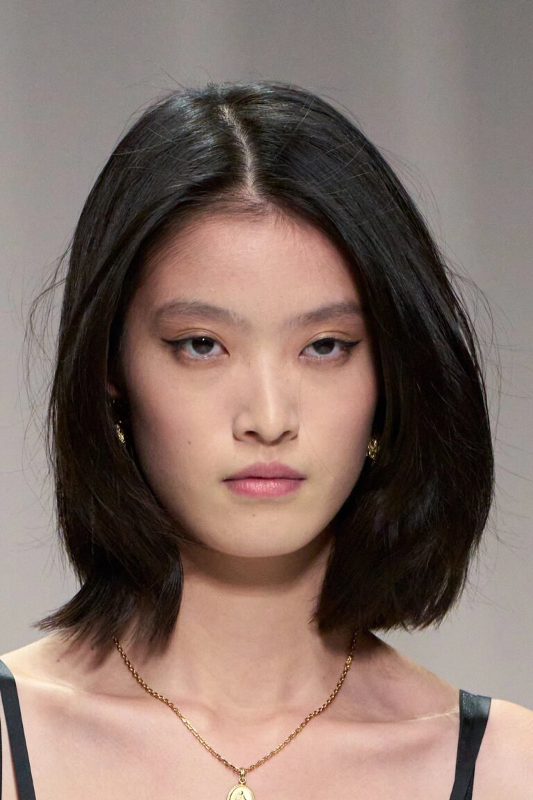 Наймодніші стрижки на середнє волосся: вишукані безпрограшні варіанти. 9