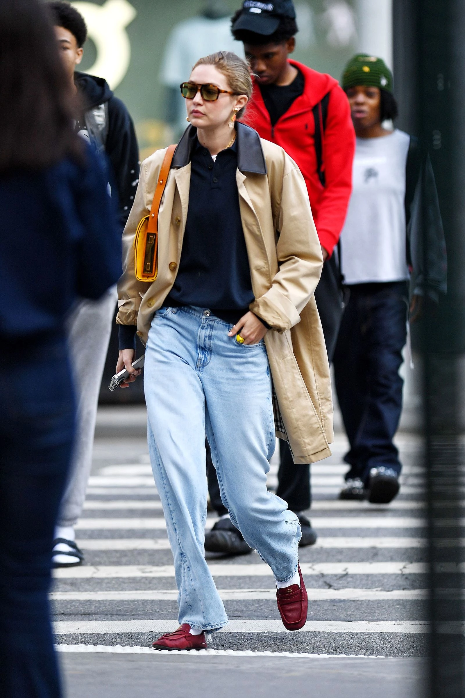 Головна 151 Джіджі Хадід розкрила головний весняний тренд 2026: взуття, що задає тон