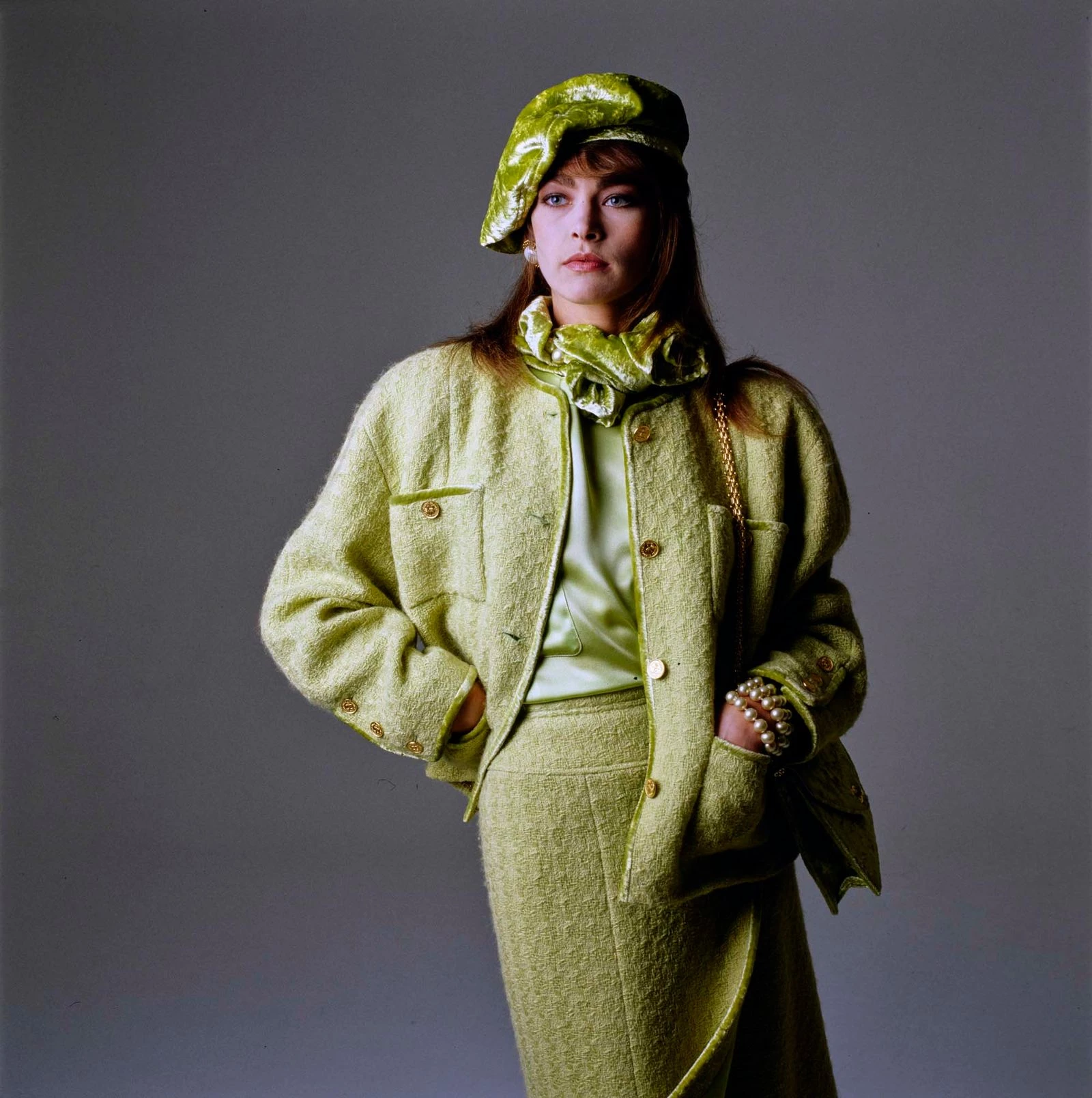 Джоана Пакула в образі Chanel (1985)17