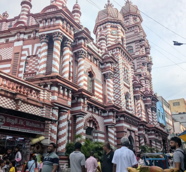 Я живу в «сумнівному та брудному» місті, яке ненавидять інфлюенсери — мені ще ніколи не було веселіше. 15