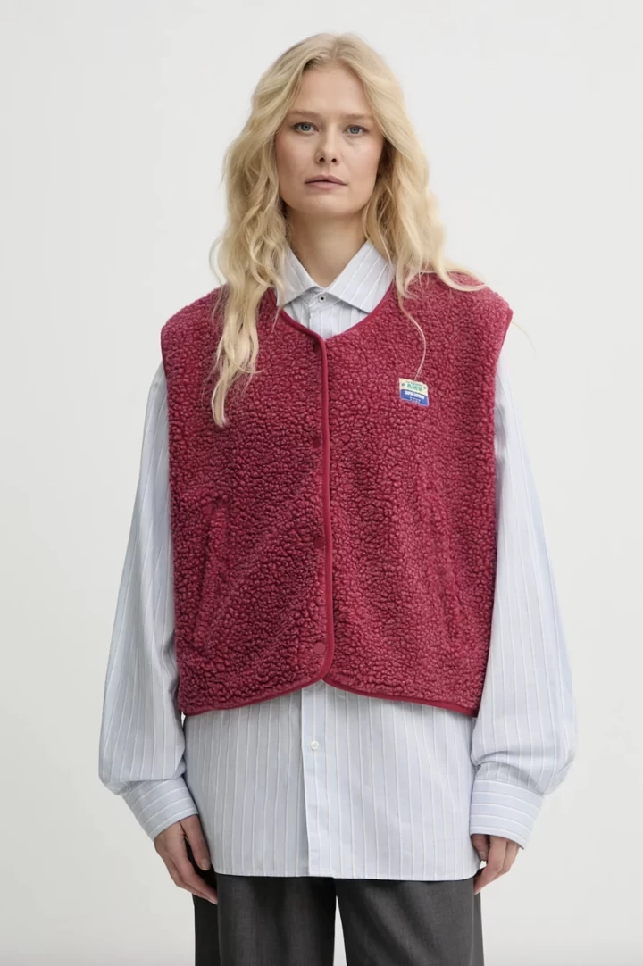 Жилет – трендовий замінник куртки-бомбер, що зараз у фаворі у стильних дівчат.
4