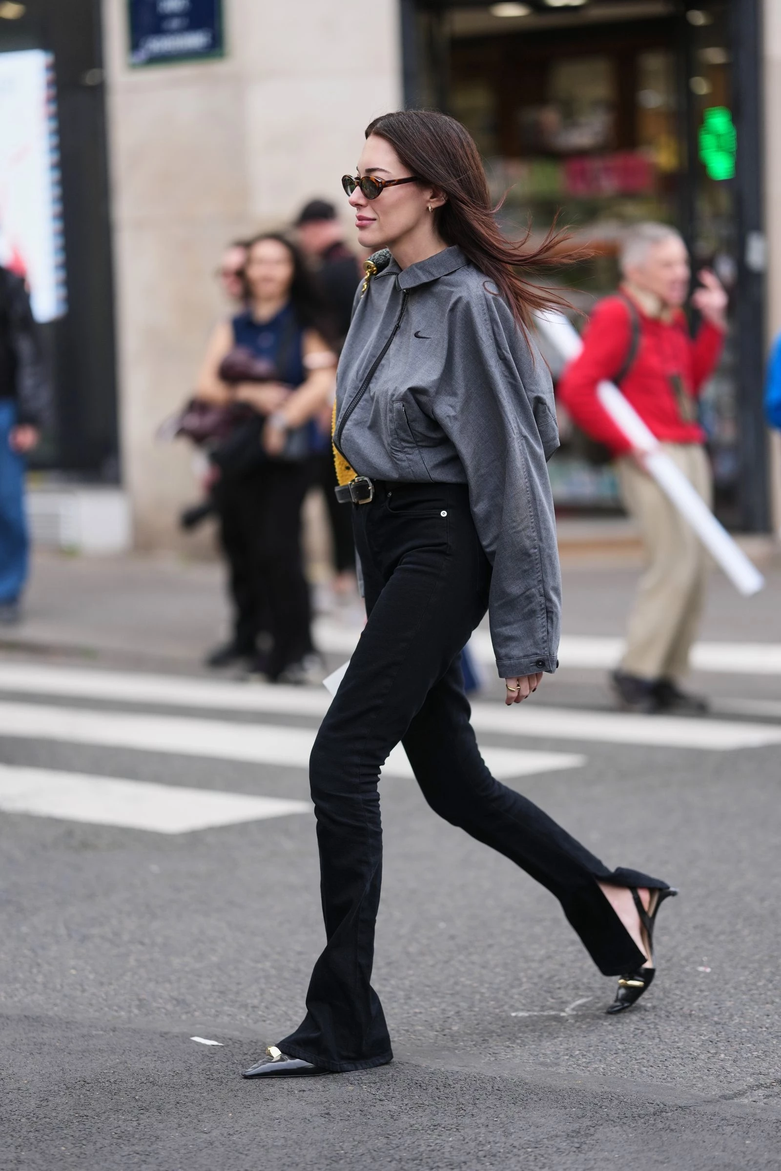 Розрізані штани: пік сексуальності та головний тренд 2026 року, що перетворює навіть повсякденний стиль.
7