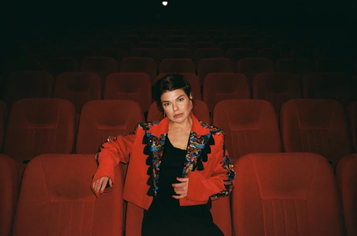 Тоня Ноябрьова, режисерка, розповідає про кіно “Весна-літо”, моду та відображення “війни без&hellip;