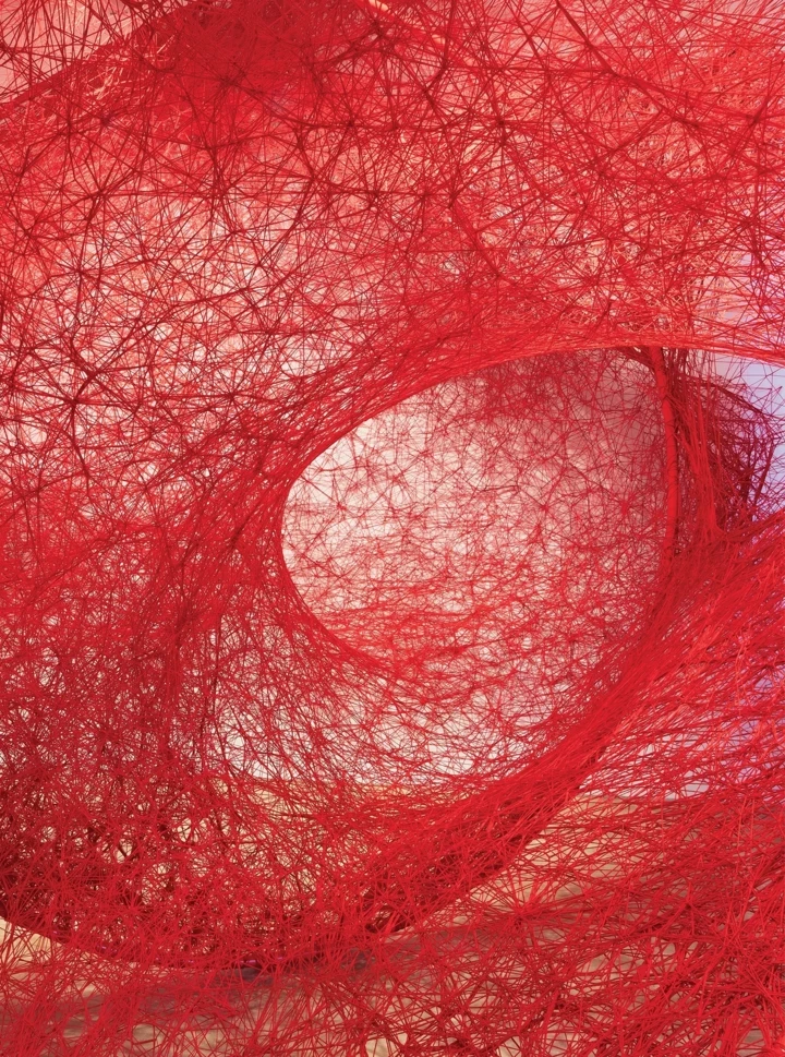 Інформація про показ Costume Art в Метрополітен-музеї.
8