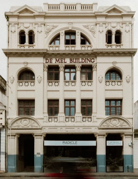 Я живу в «сумнівному та брудному» місті, яке ненавидять інфлюенсери — мені ще ніколи не було веселіше. 21