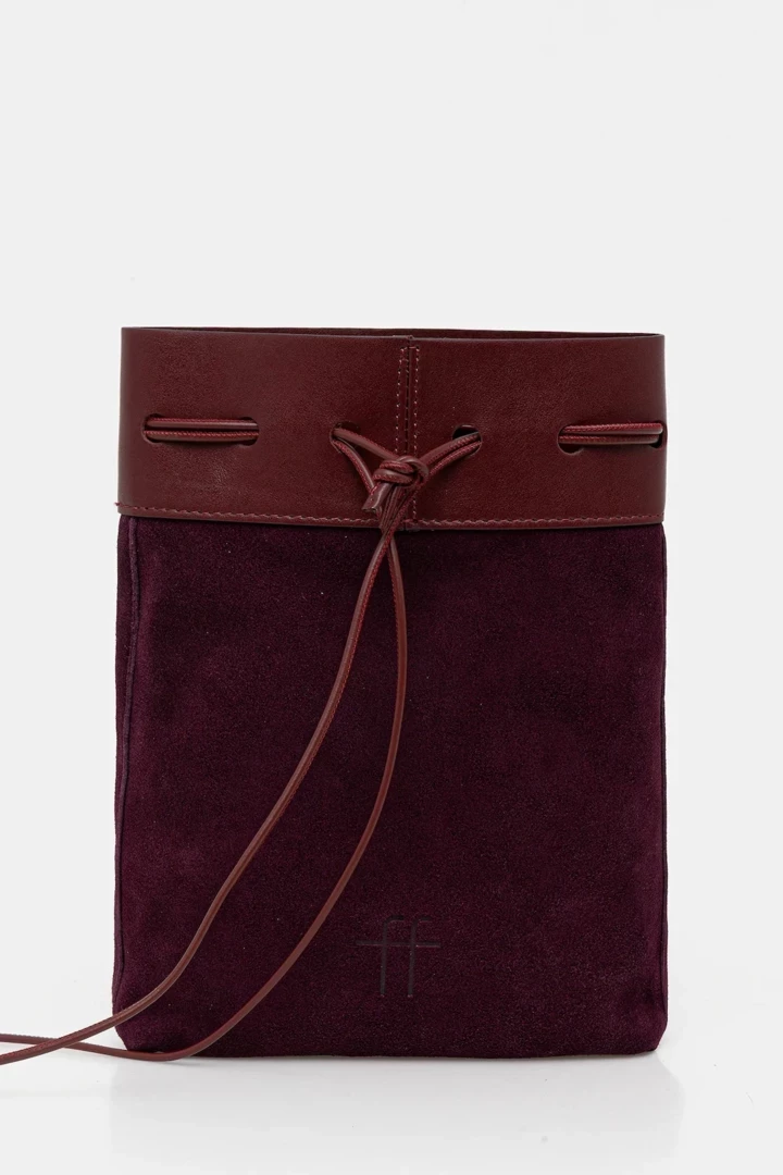 Цей колір сумки – головний писк весняної моди.
13