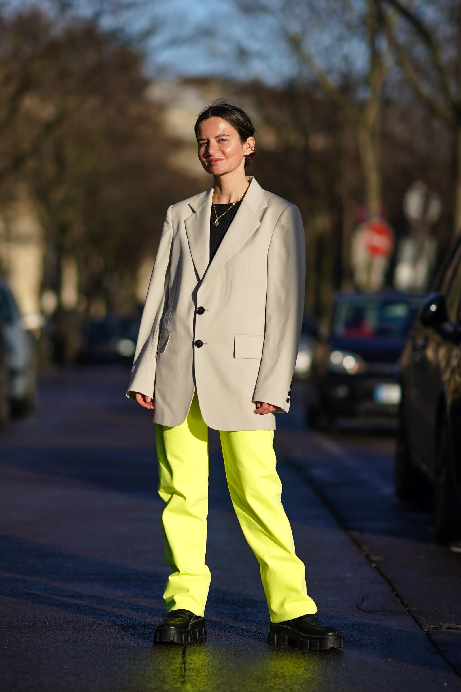 Джинси інших відтінків: 4 альтернативи синьому, що сподобаються стильним жінкам.
3