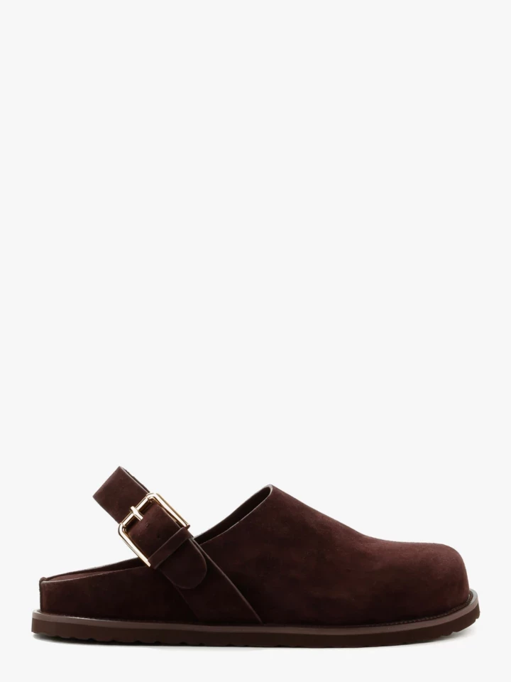 Шкіряні сабо – несподіваний модний хіт цієї весни
3