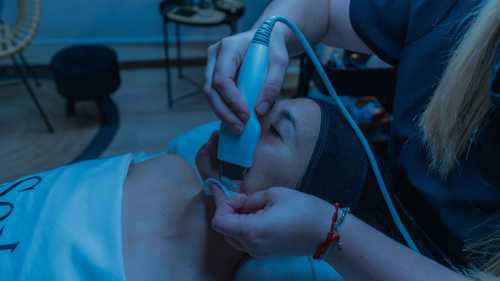 Головна 243 Легкий порадник з весняного догляду за шкірою: салонні та домашні процедури