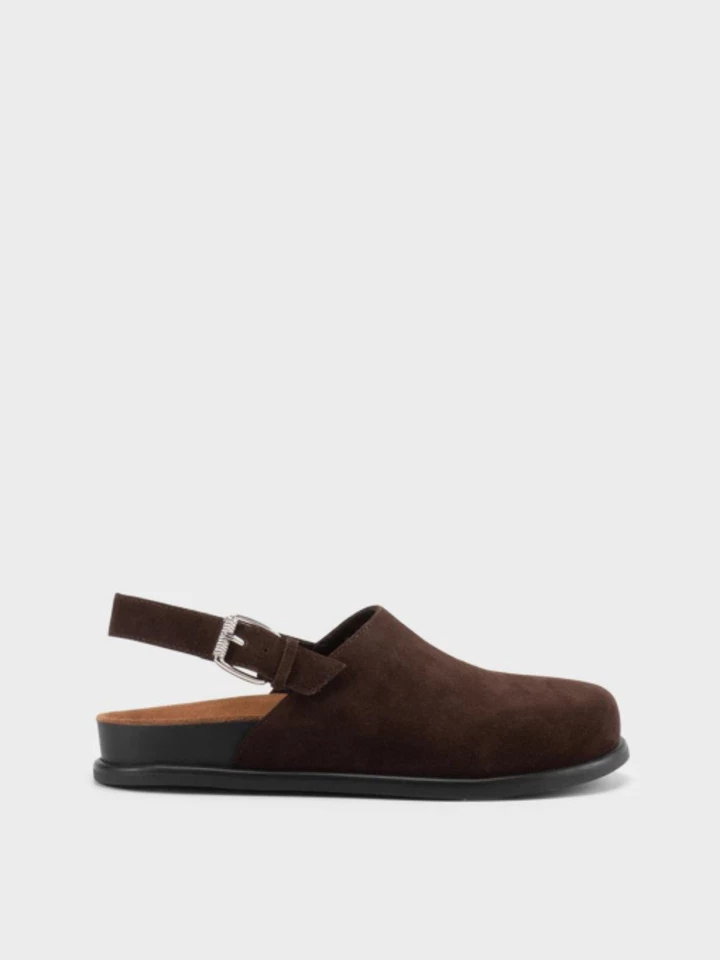 Шкіряні сабо – несподіваний модний хіт цієї весни
4