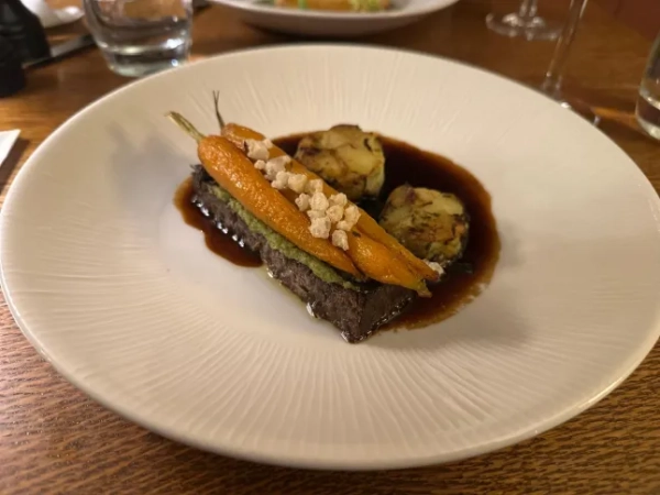 Сара Хупер, Кінгз Армс