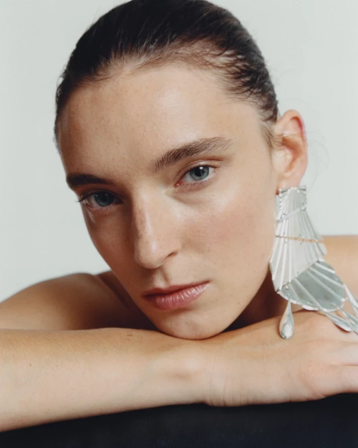 Квіткові аромати відійшли у минуле. Зустрічайте головні парфуми весни 2026. 10