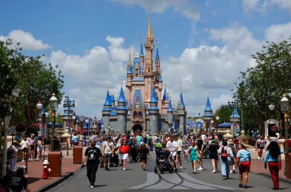 Чарівне Королівство у парку розваг Walt Disney World в Орландо, штат Флорида