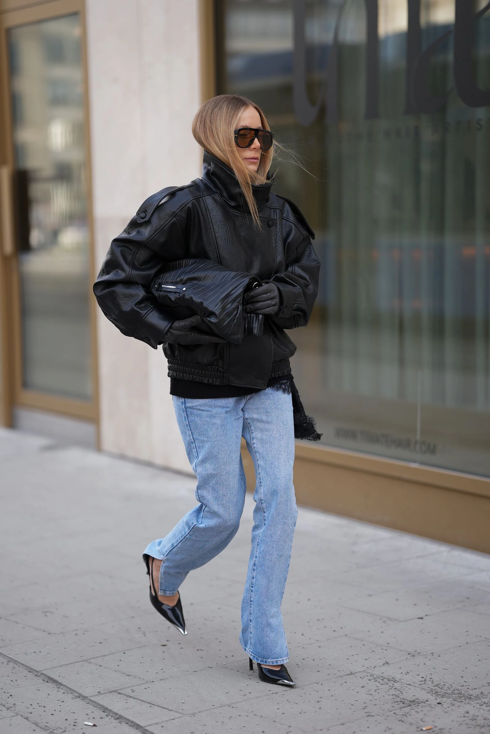 Розрізані штани: пік сексуальності та головний тренд 2026 року, що перетворює навіть повсякденний стиль.
6