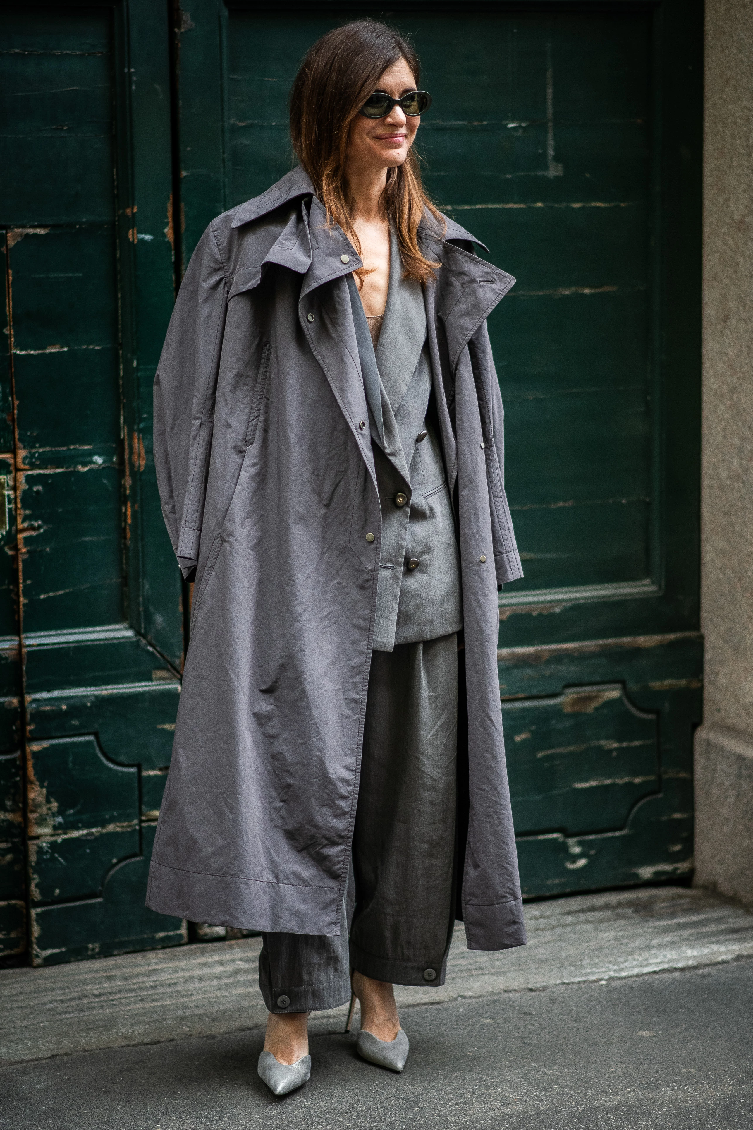 Попелястий піджак: чудова заміна традиційному чорному блейзеру.
14