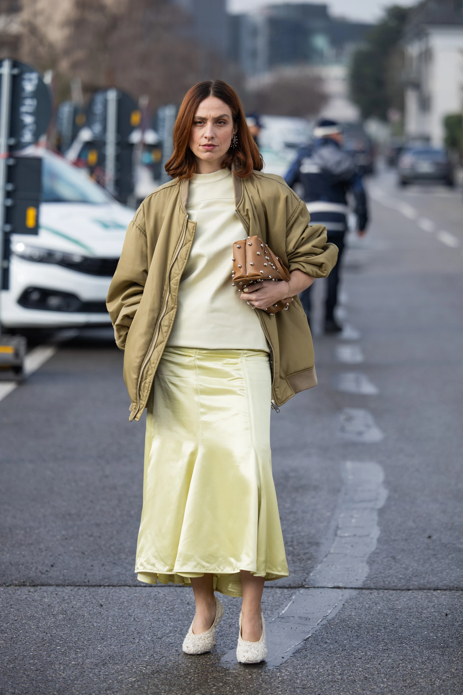 Куртка-бомбер з 80-х: знову в моді, must-have весни 2026
1