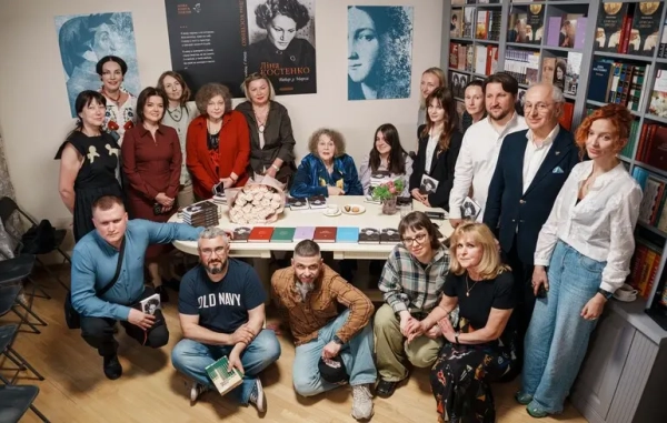 Ліна Костенко представила книгу "Вітер з Марсу": авторка розкрила сенс назви – культурні події 6