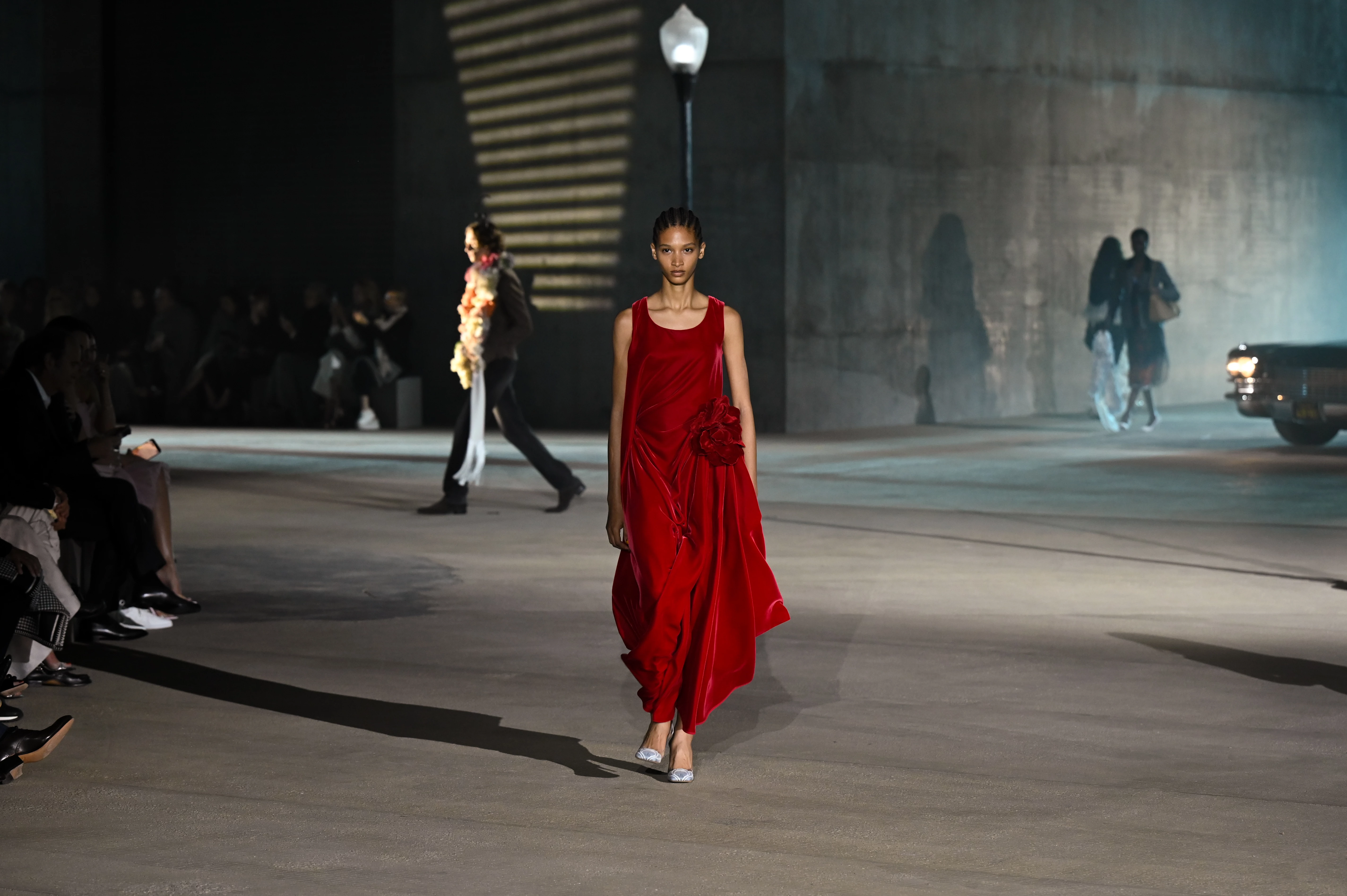 Кіношна феєрія: DIOR презентували свіжу лінію одягу в Лос-Анджелесі 18 Кіношна феєрія: DIOR презентували свіжу лінію одягу в Лос-Анджелесі
1