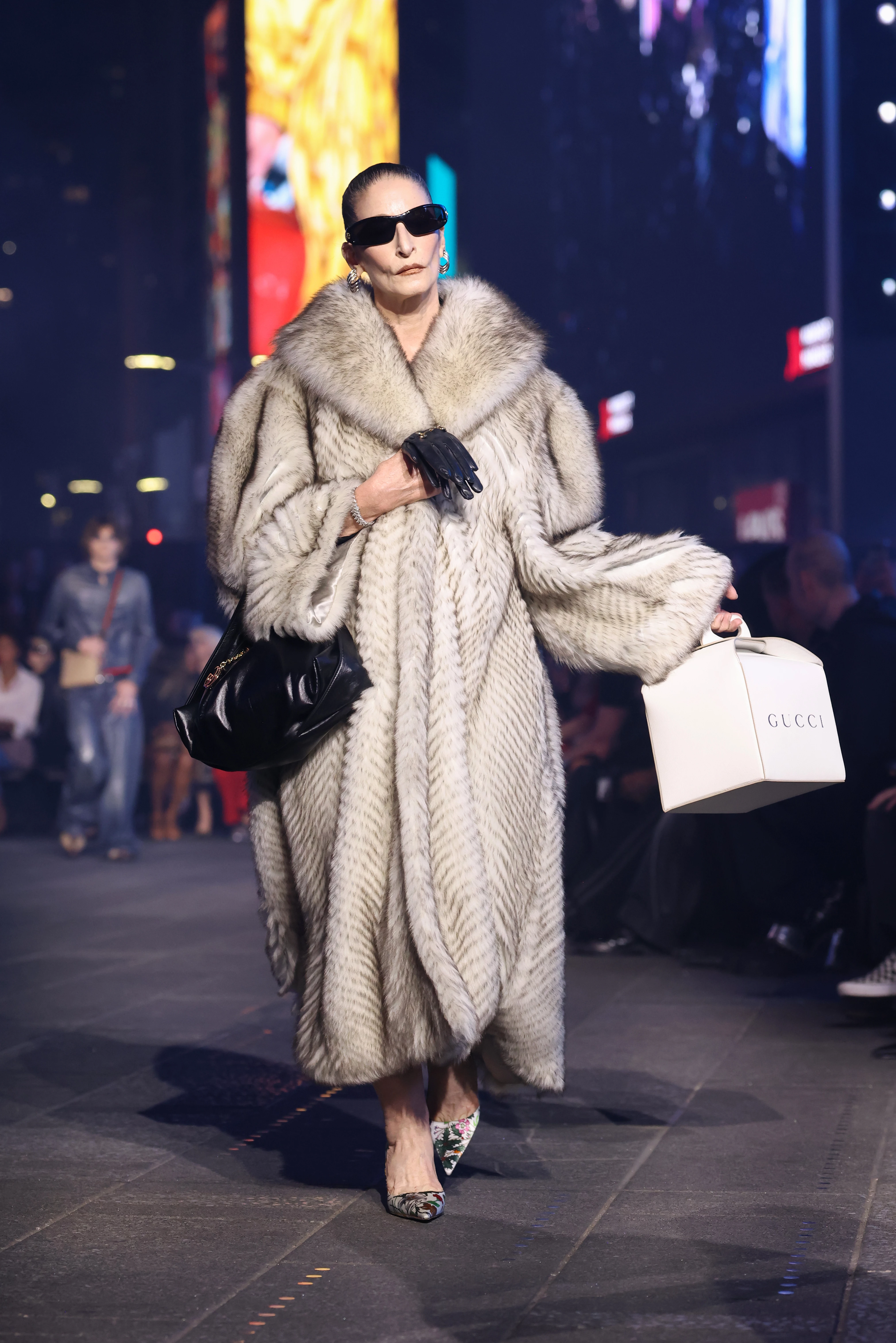 У мегаполісі: Gucci організували грандіозне дефіле на Таймс-сквер
6