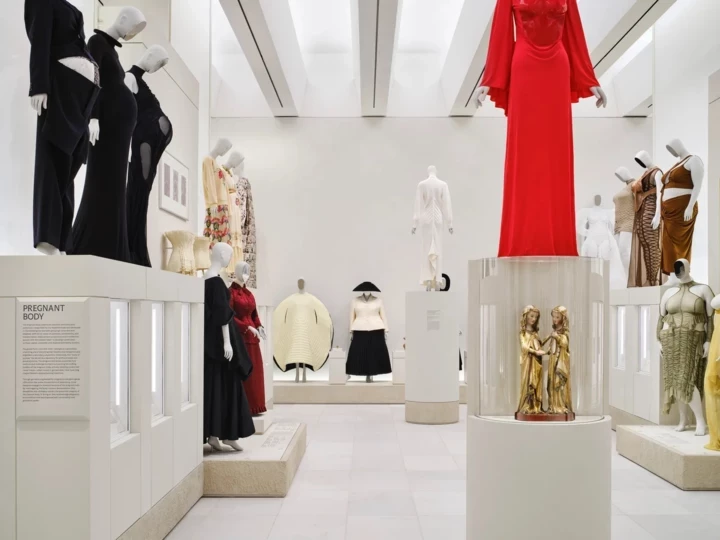 Condé Nast Galleries: новий погляд на світ моди в музеї Метрополітен.
3