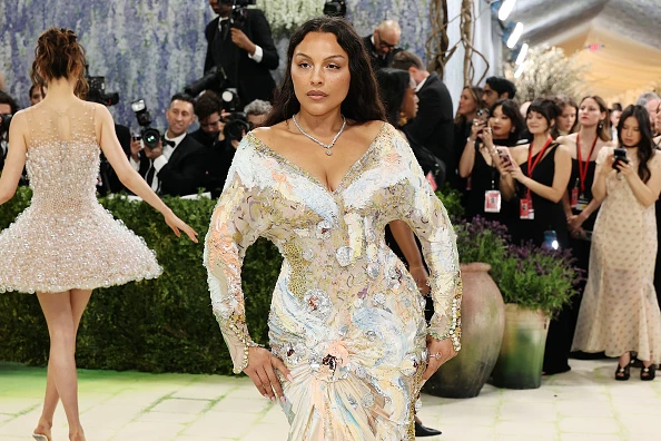 Чисті нігті: тренд прозорого манікюру з Met Gala 2026