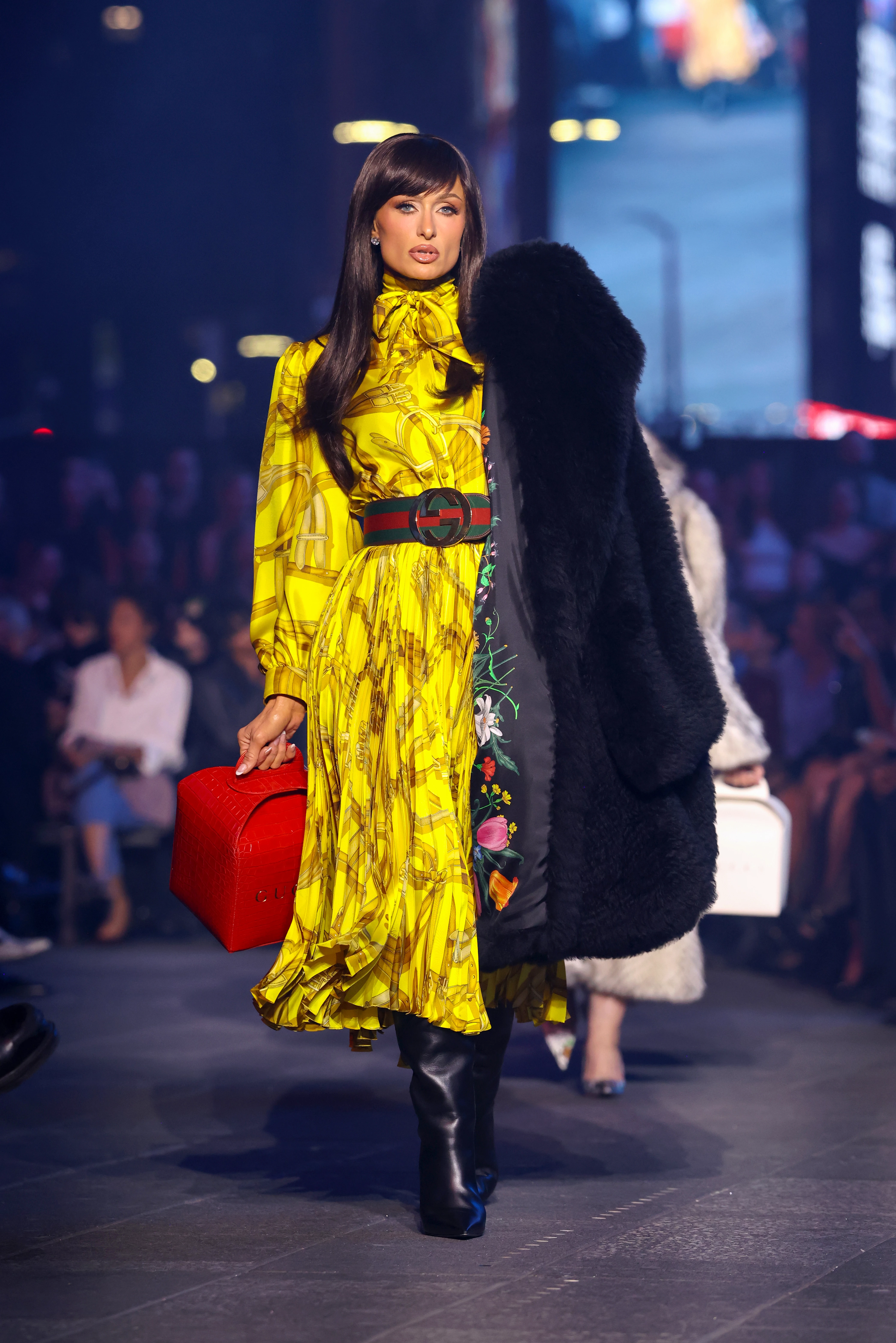У мегаполісі: Gucci організували грандіозне дефіле на Таймс-сквер
8